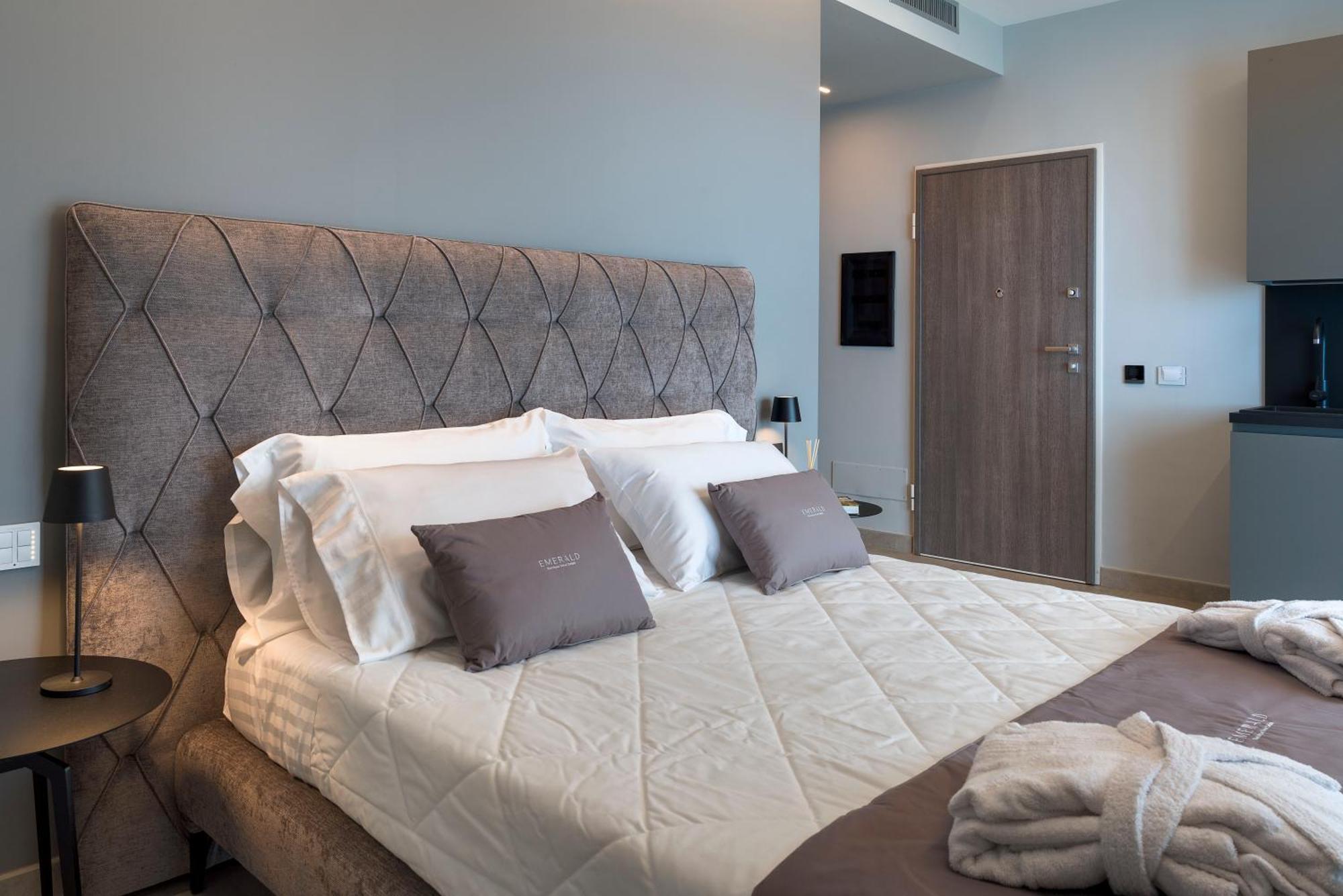 Emerald Hotel Residence チェファル エクステリア 写真