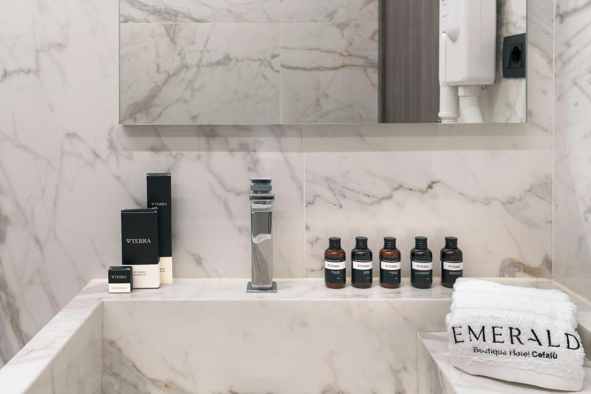 Emerald Hotel Residence チェファル エクステリア 写真